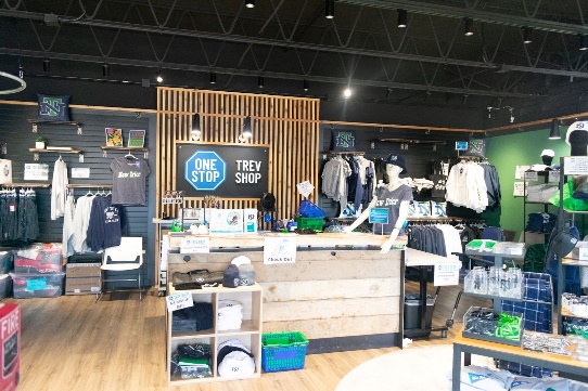 A store with a counter and mannequinsDescription automatically generated